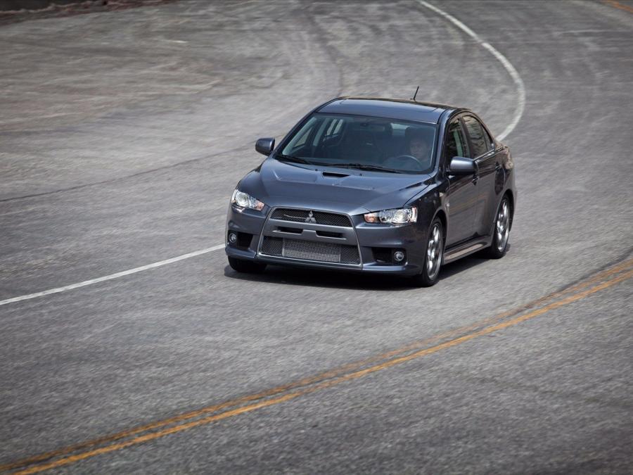 Mitsubishi Lancer Evolution MR Touring 2010 года  (фото 5 из 20)